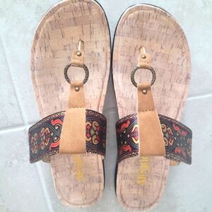 Alegria adjustable sandal in tan. Comfort Foot Bed, Like new, sz 10